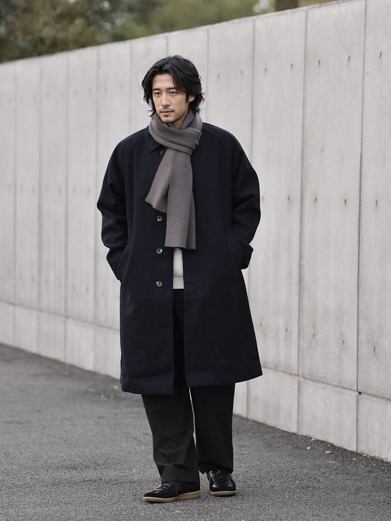 キレイめコーデのハズシで「カジュアル靴」